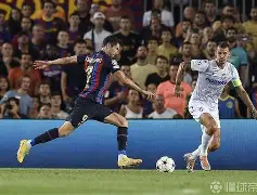 爱游戏APP-包含莱万多夫斯基与80激战G2分钟拜仁慕尼黑转会期强势反弹，网友：C罗在SKT比赛中惊险取胜的词条